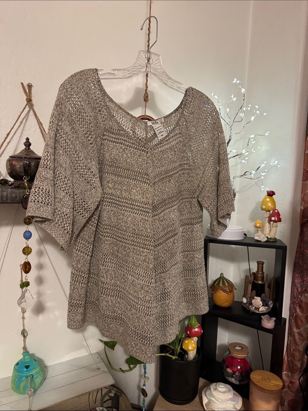 Lightweight Open-Knit V-Neck Sweater in Heathered Beige